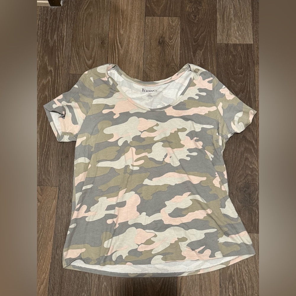 Roaman’s Green Camo Women’s Medium Top